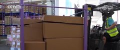 <b>企业赶工出产拓展多元市场 订单添加外贸物流送</b>